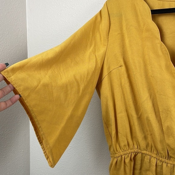 Umgee mustard yellow scalloped hem romper size S - Picture 3 of 8